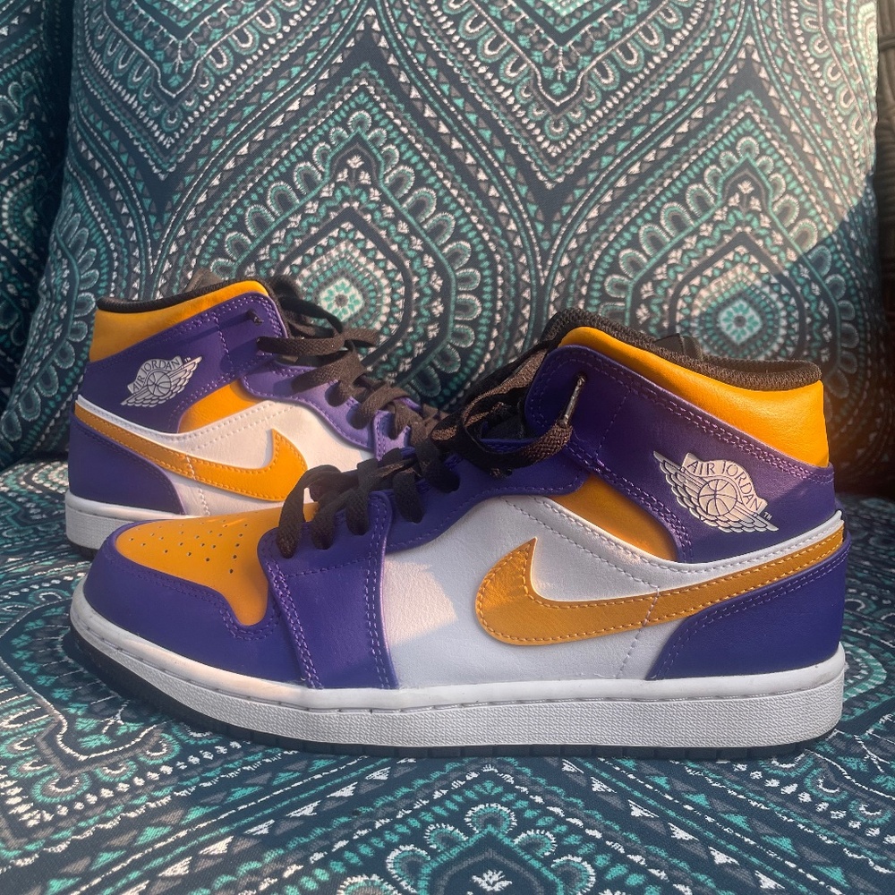 Jordan 1 Mids ‘Lakers’ - men’s 8.5